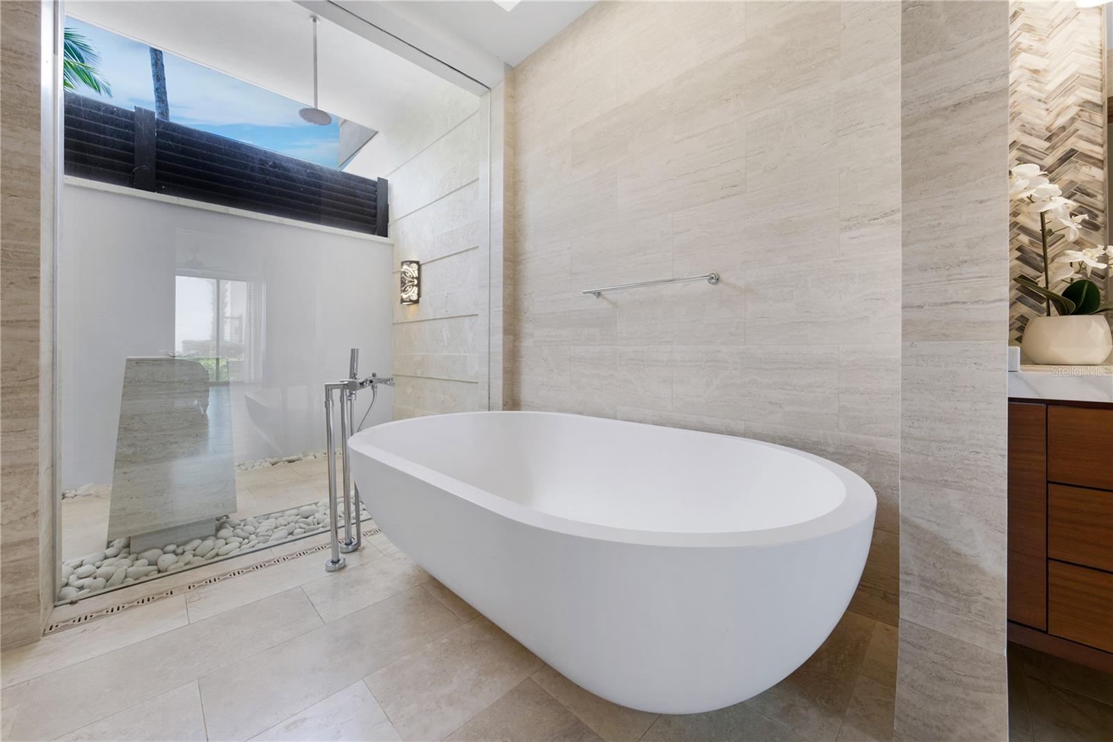 PR9115985 Property Photo