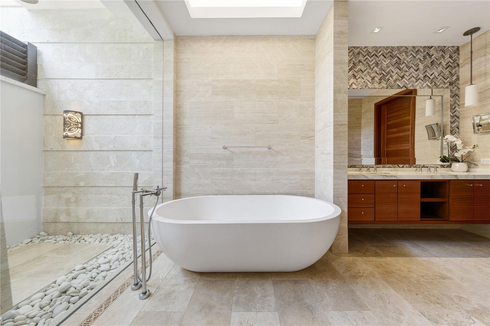 PR9115985 Property Photo