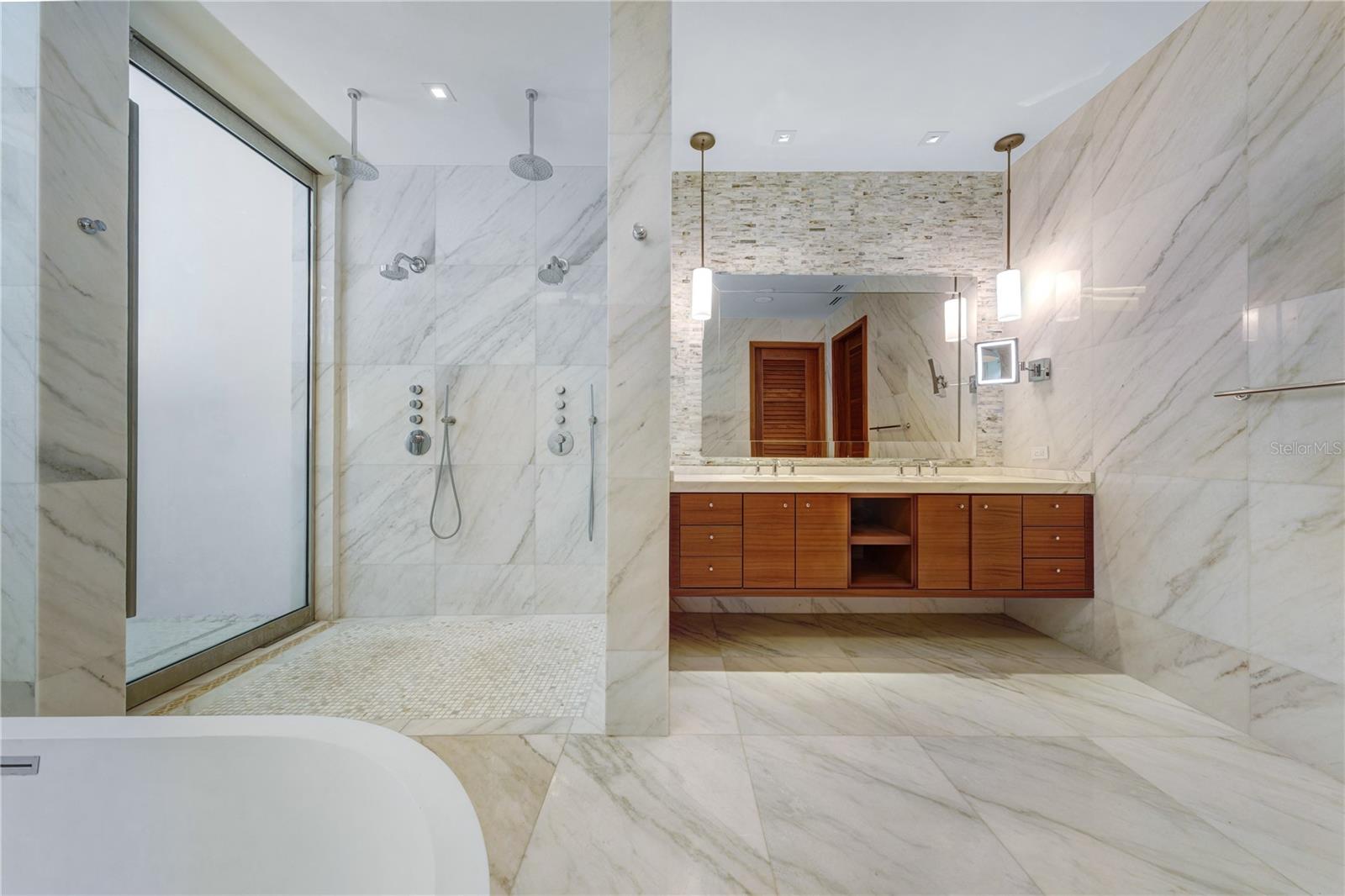 PR9115985 Property Photo