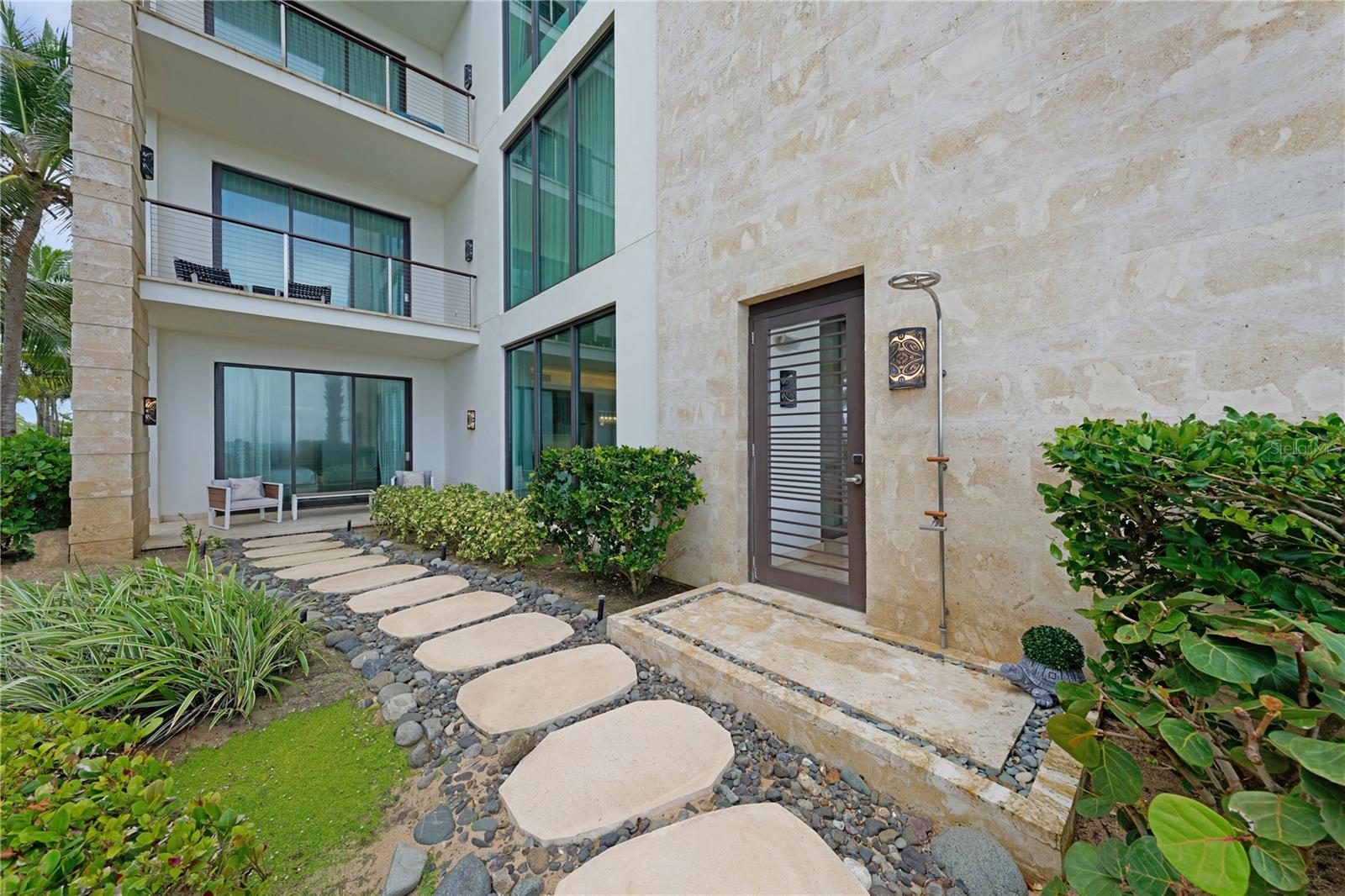 PR9115985 Property Photo