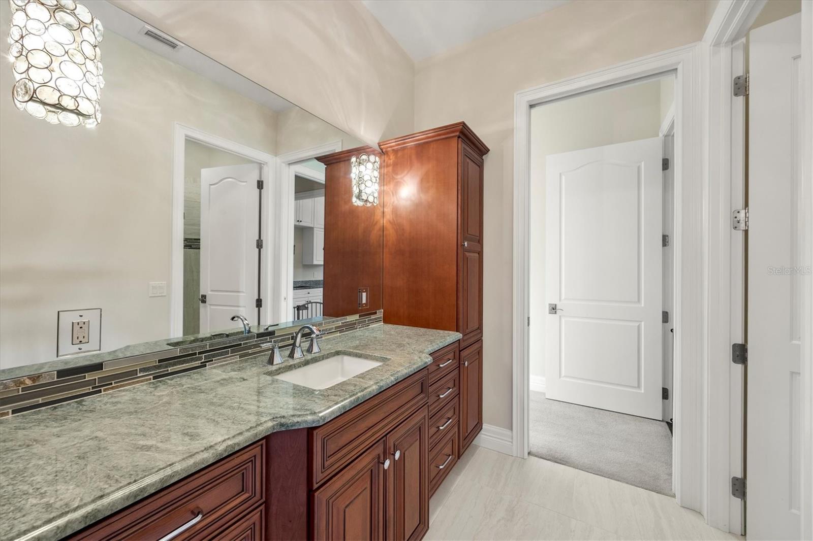 A4664701 Property Photo