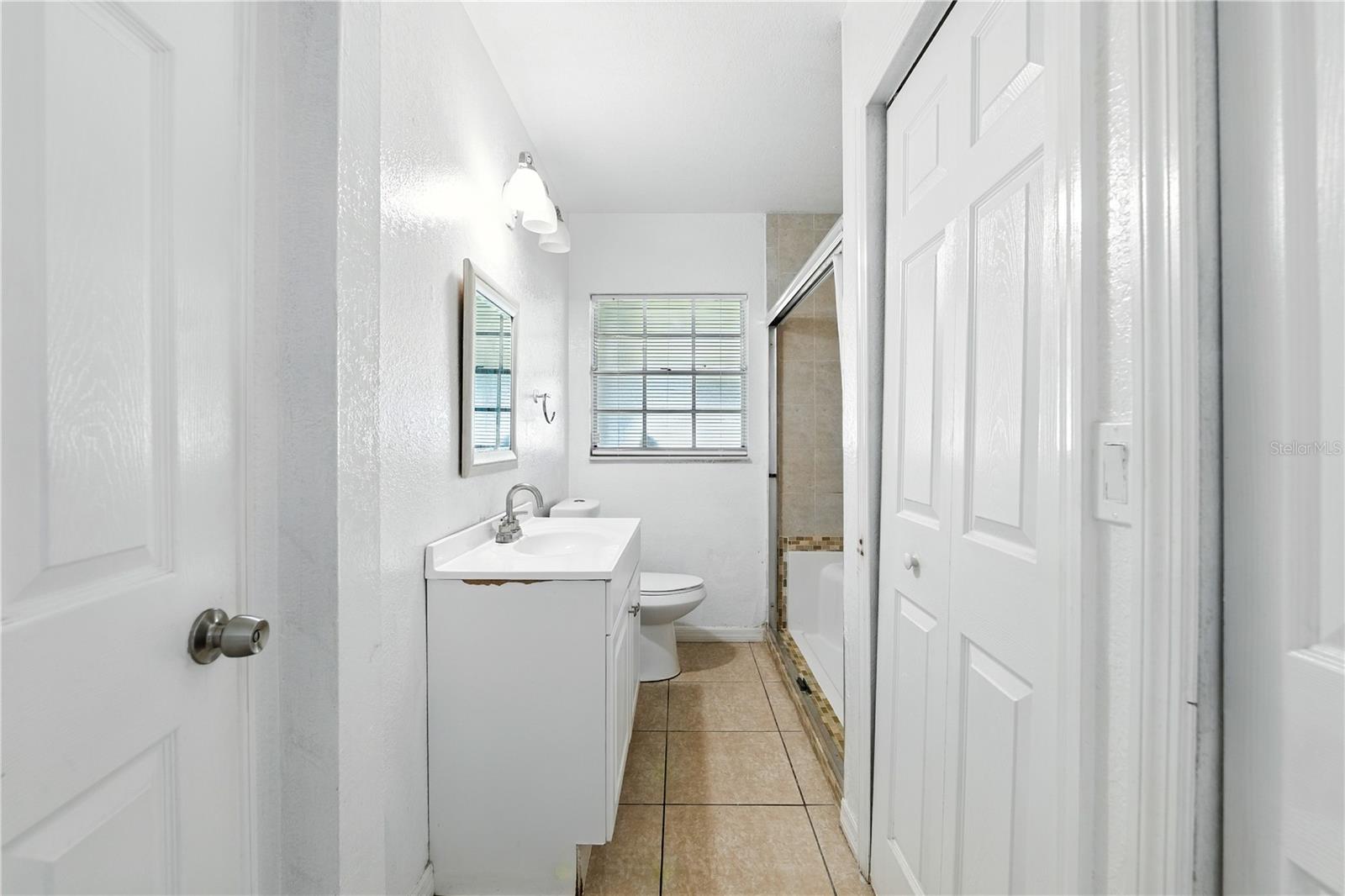 4802 N MENDENHALL DR, TAMPA, FL, 33603