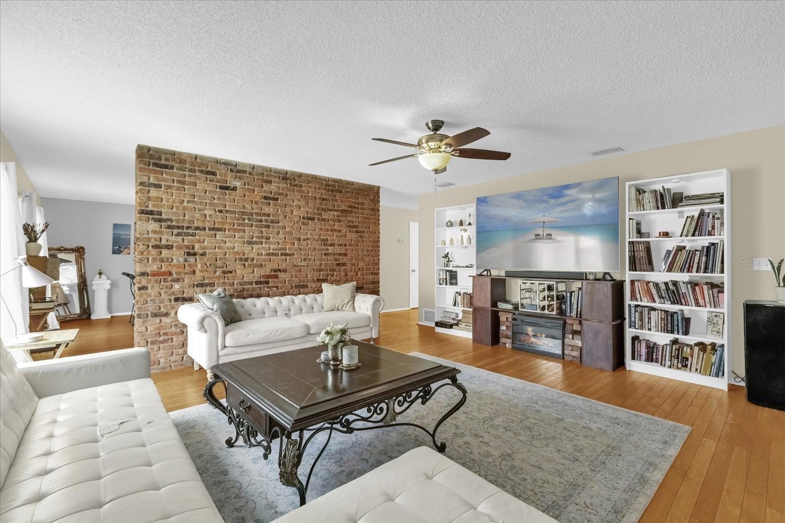 5012 THE OAKS CIR, ORLANDO, FL, 32809