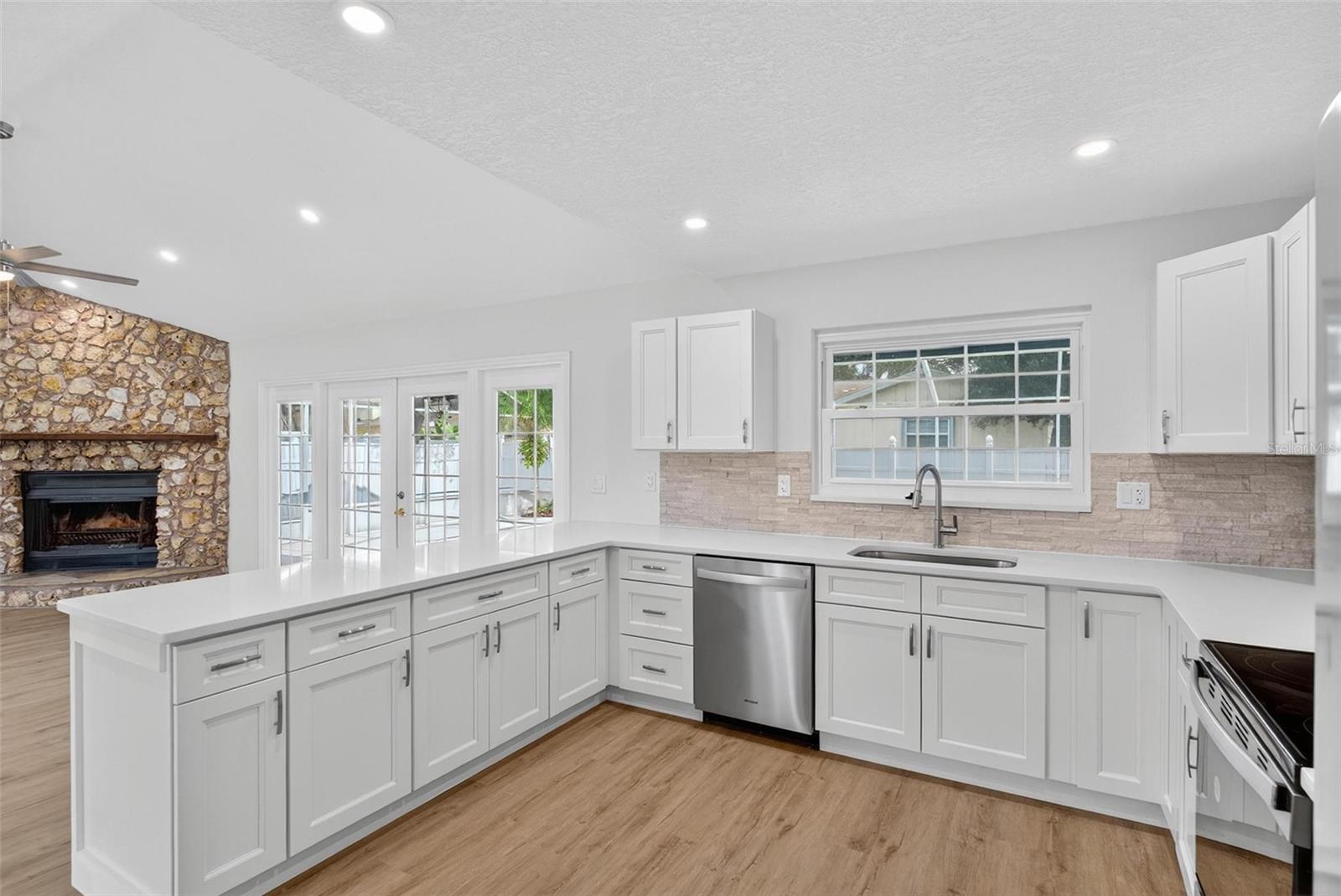 8 SHARON TER, ORMOND BEACH, FL, 32174