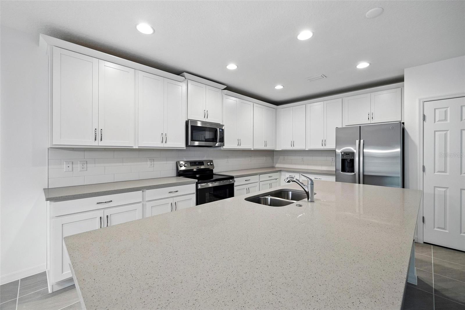 4013 SERENE WATER AVE, EUSTIS, FL, 32736