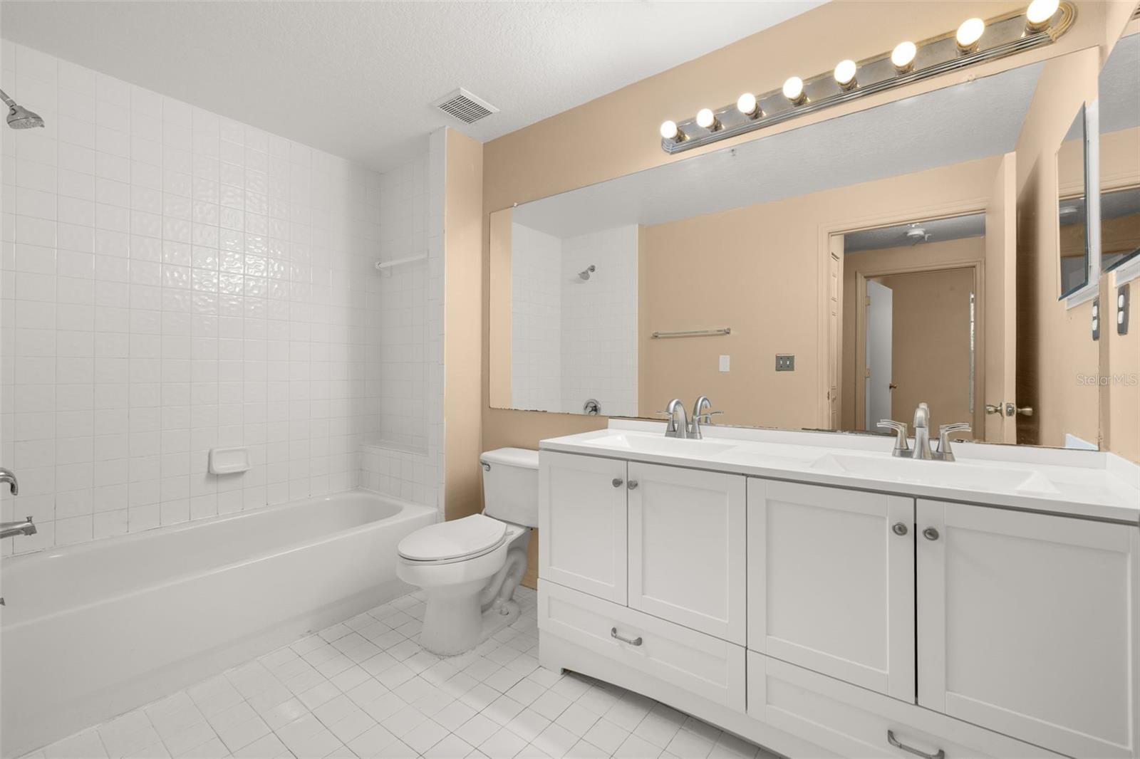 5512 METROWEST BLVD #201, ORLANDO, FL, 32811