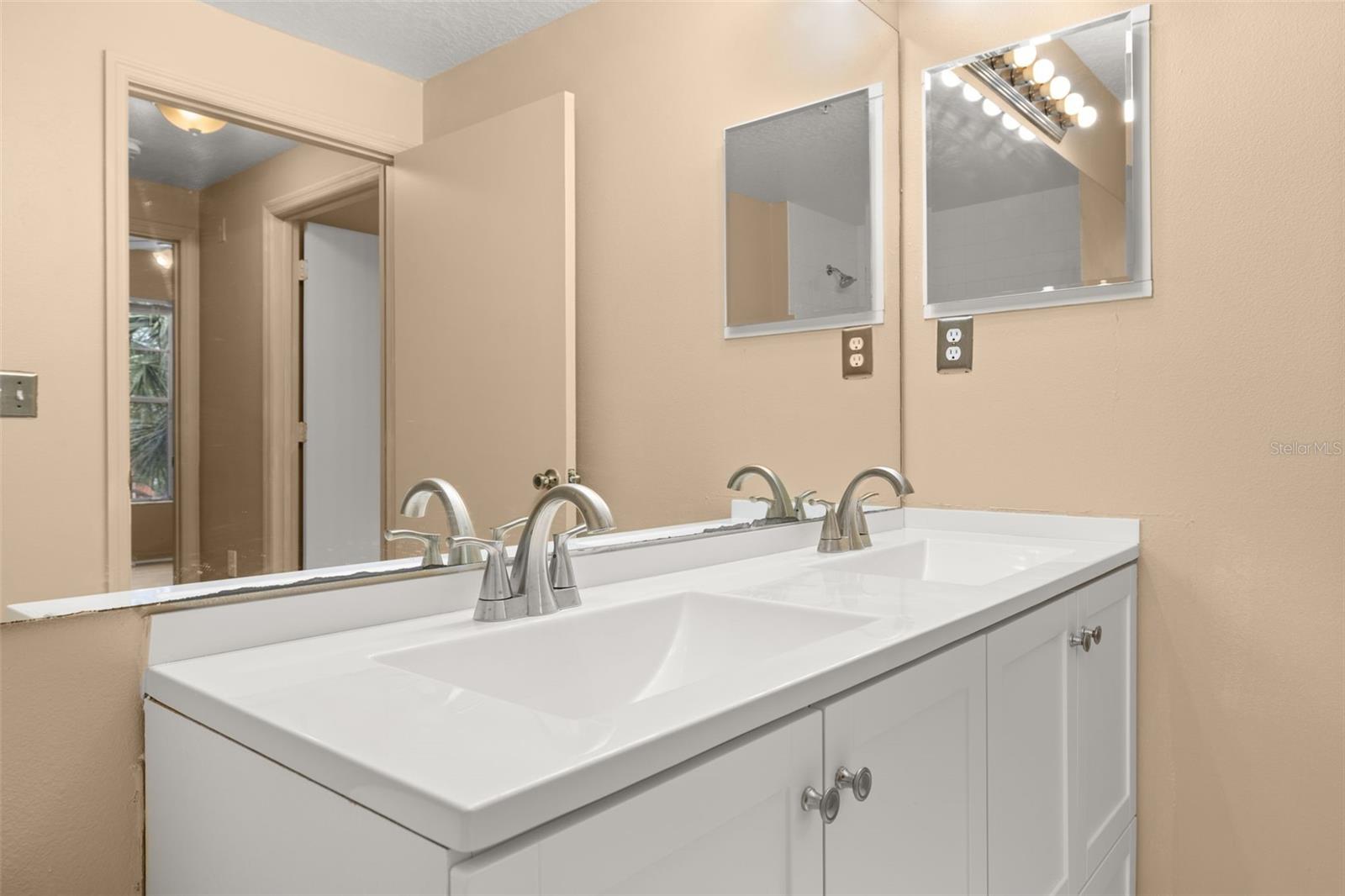 5512 METROWEST BLVD #201, ORLANDO, FL, 32811