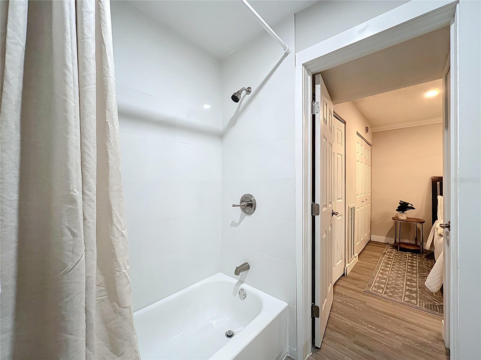 250 ROSERY RD NW #202, LARGO, FL, 33770