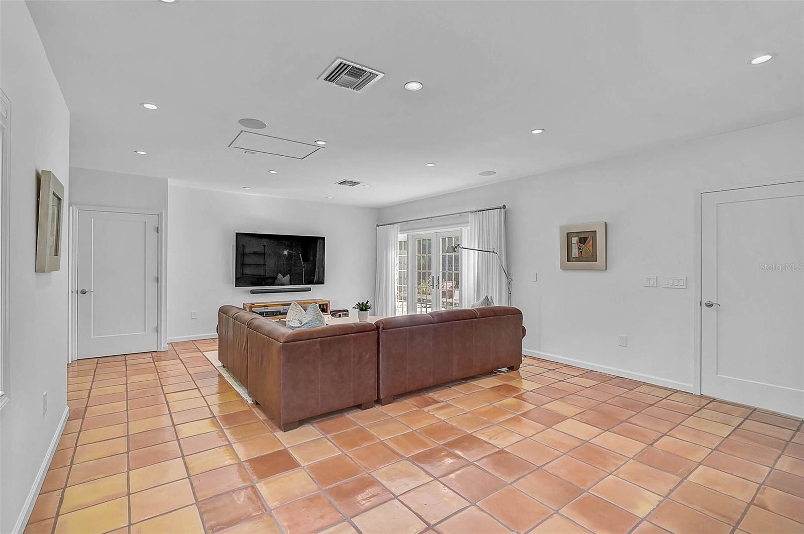 A4664741 Property Photo