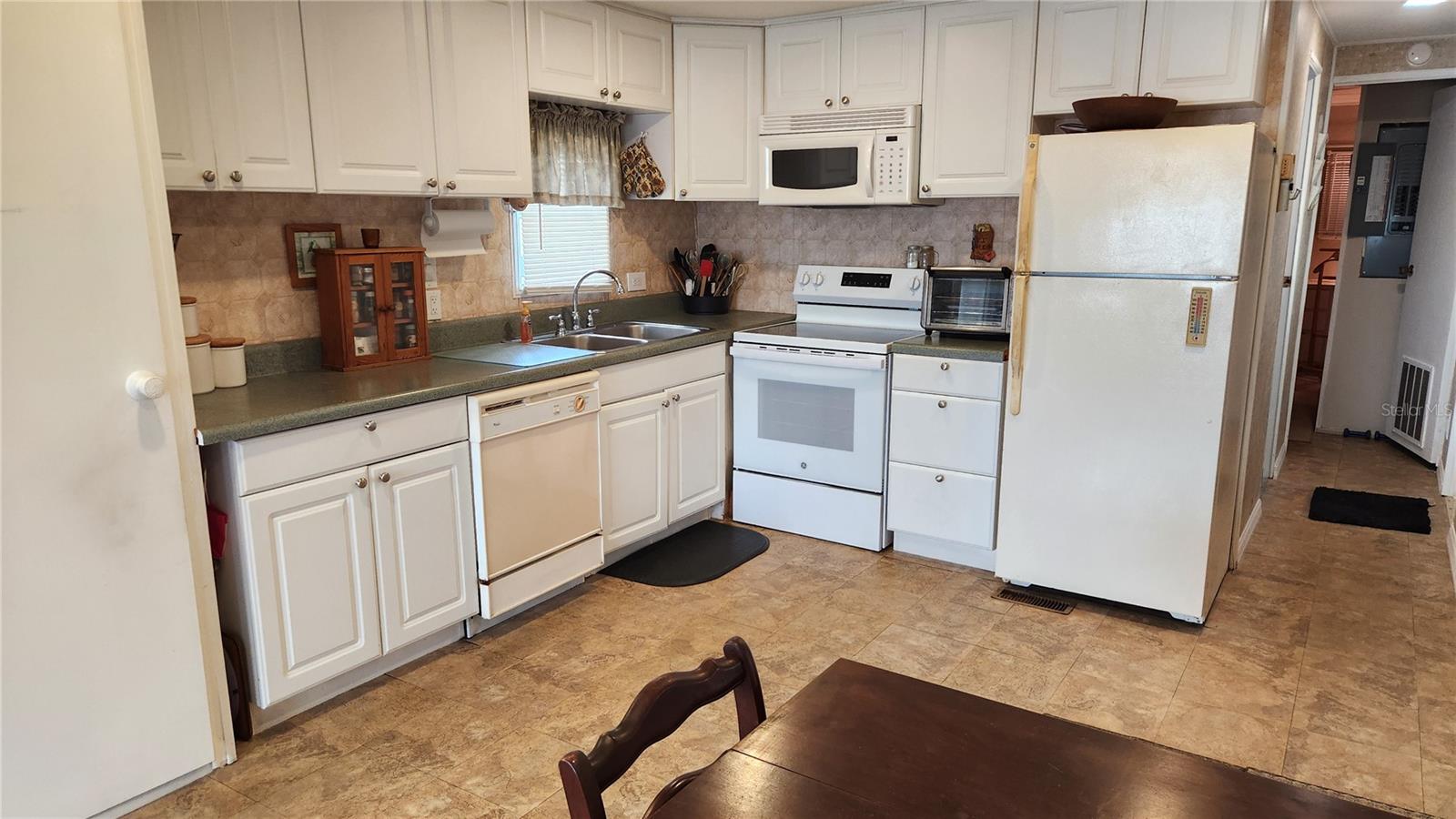 A4664744 Property Photo