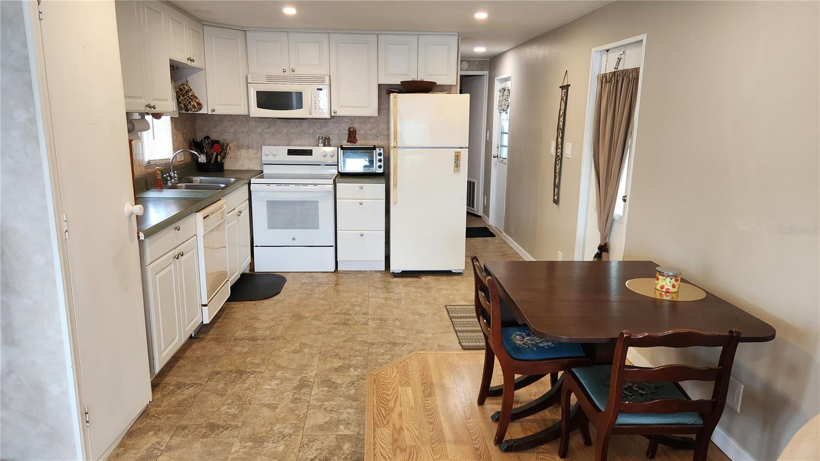 A4664744 Property Photo