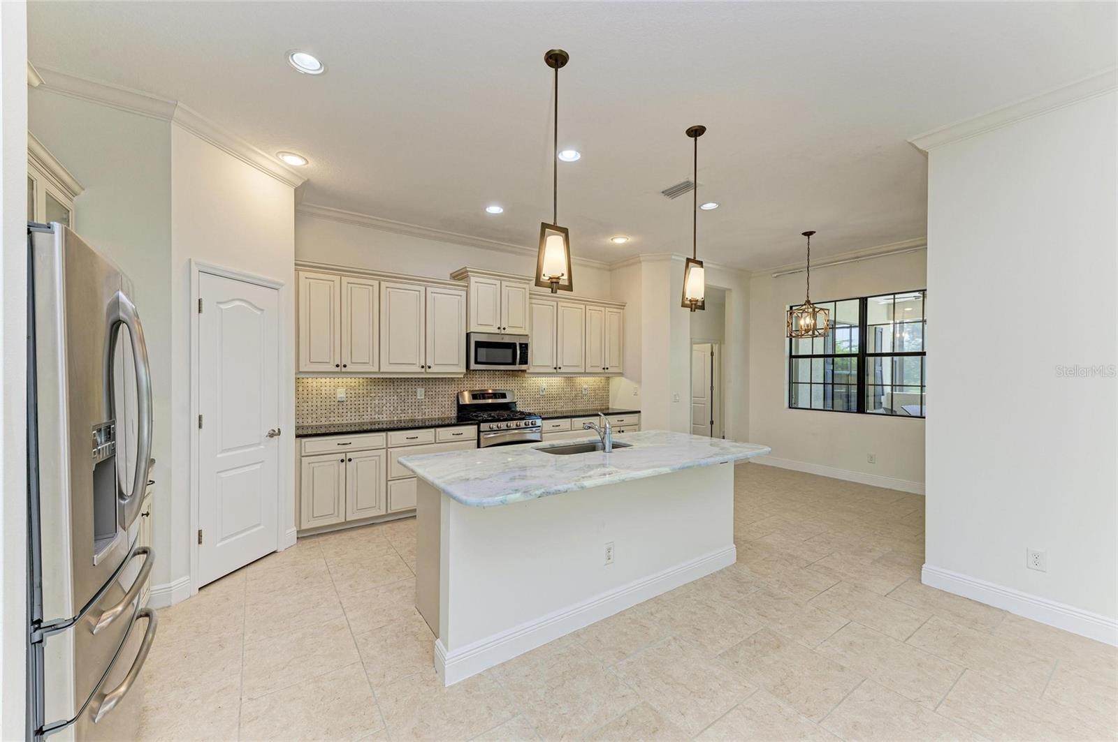 A4664784 Property Photo