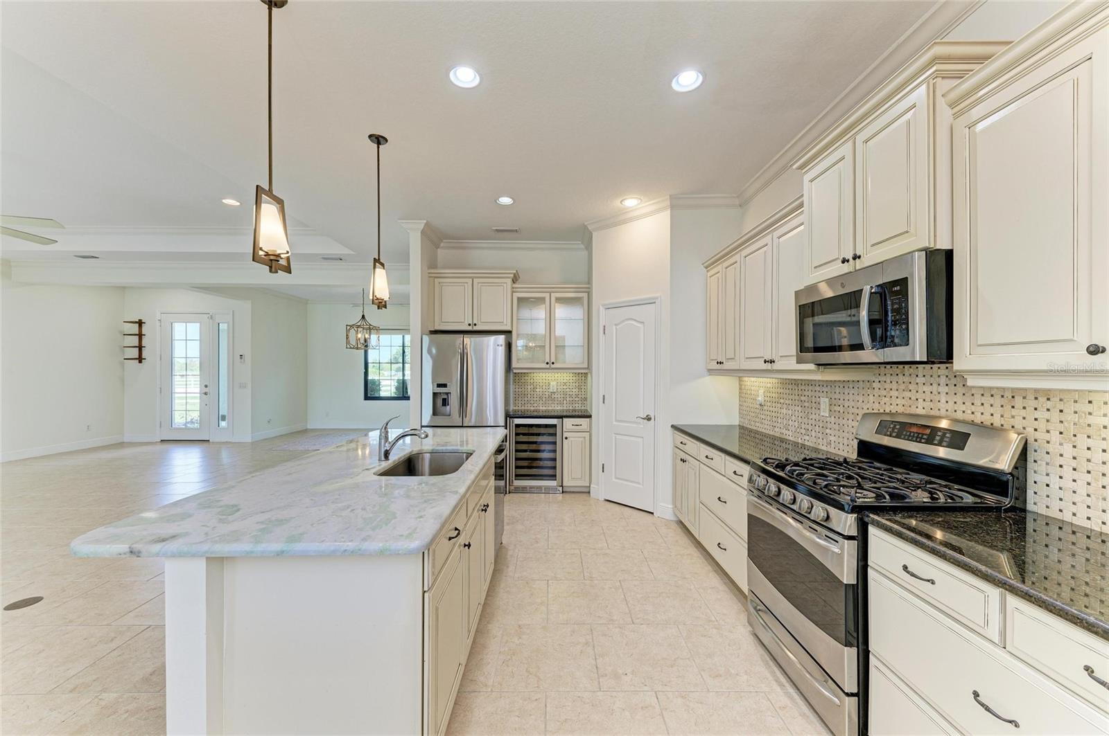 A4664784 Property Photo