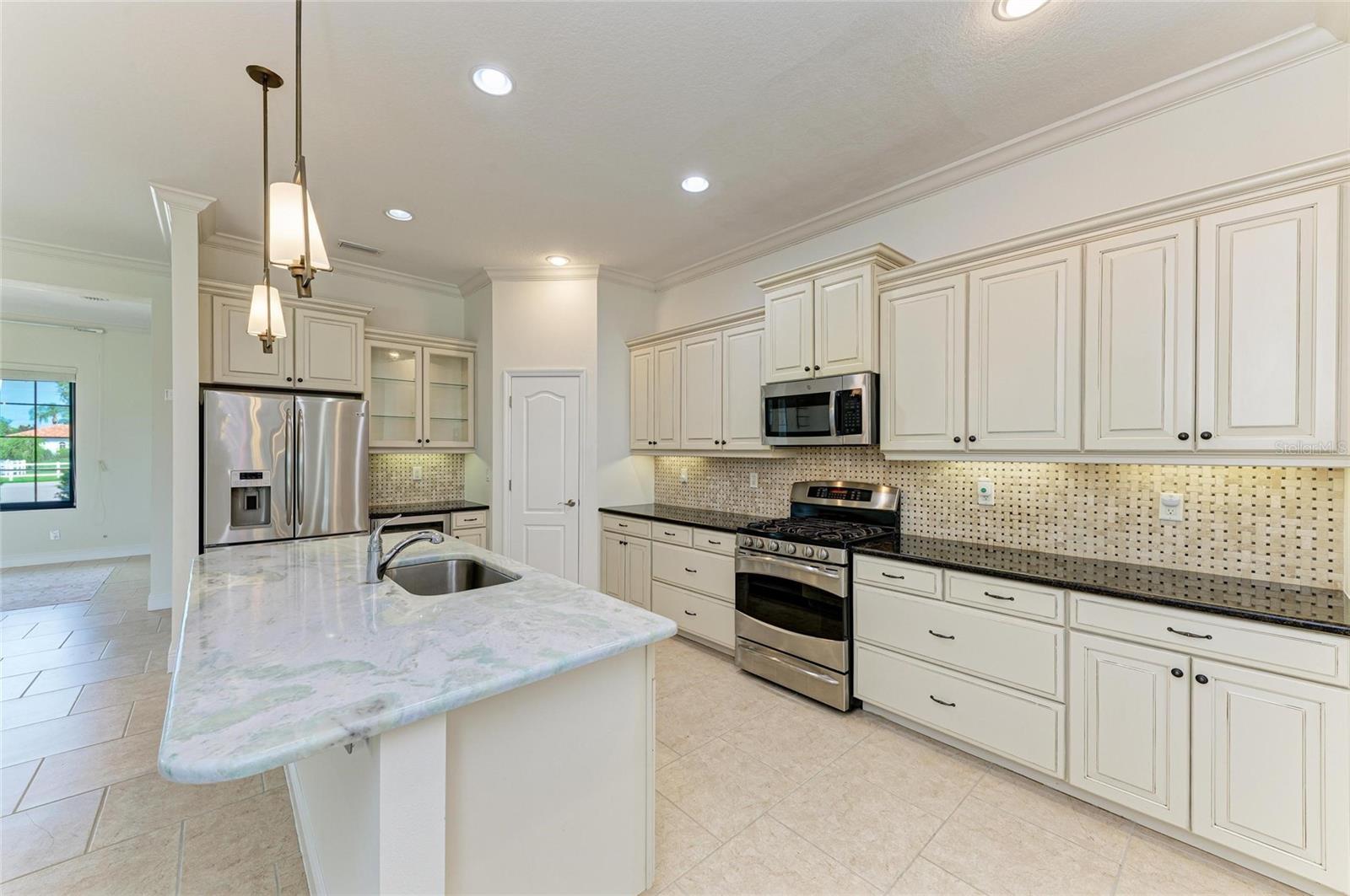 A4664784 Property Photo