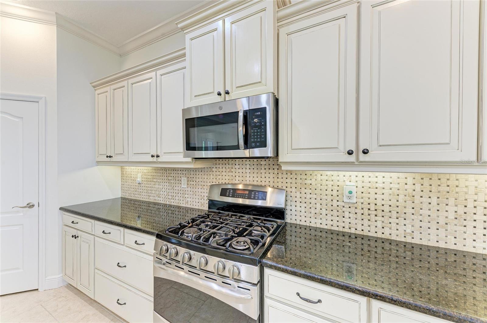 A4664784 Property Photo