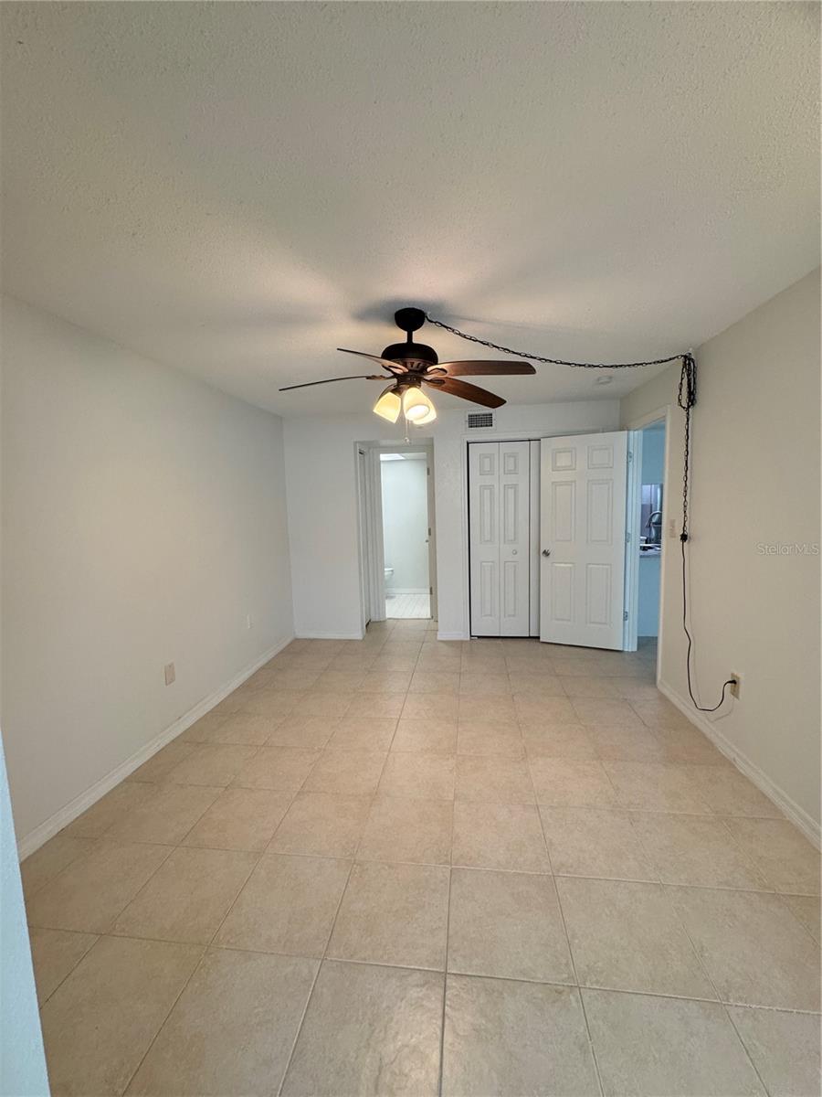 W7878902 Property Photo