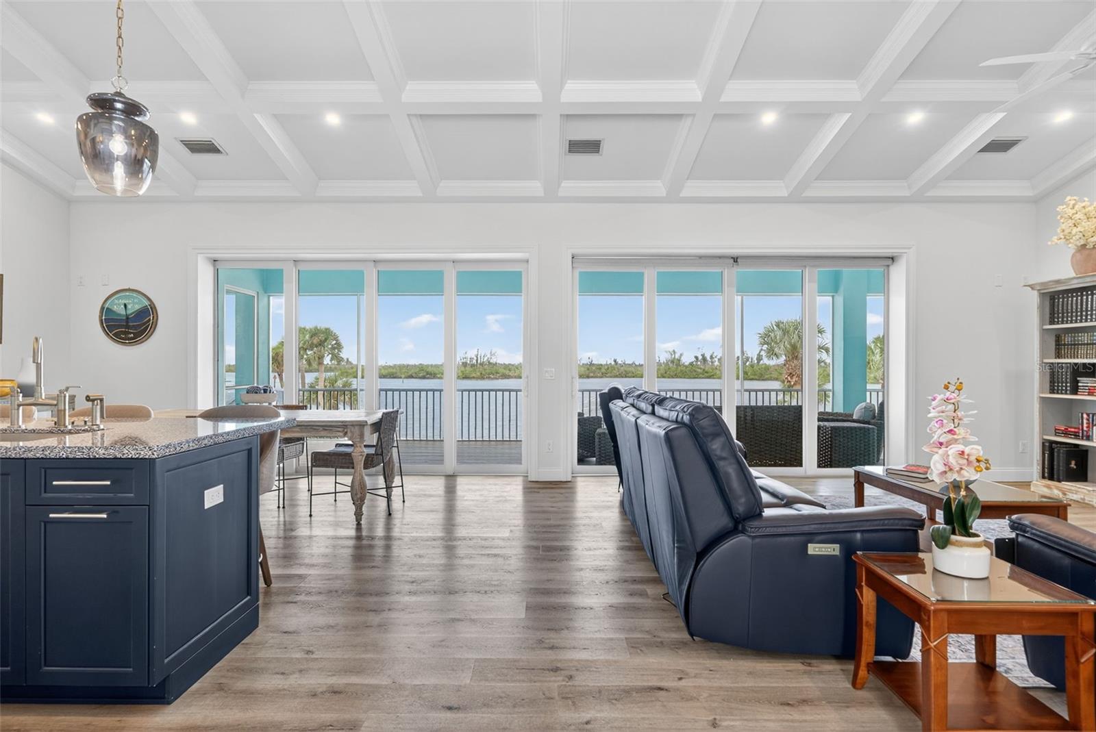 D6143762 Property Photo