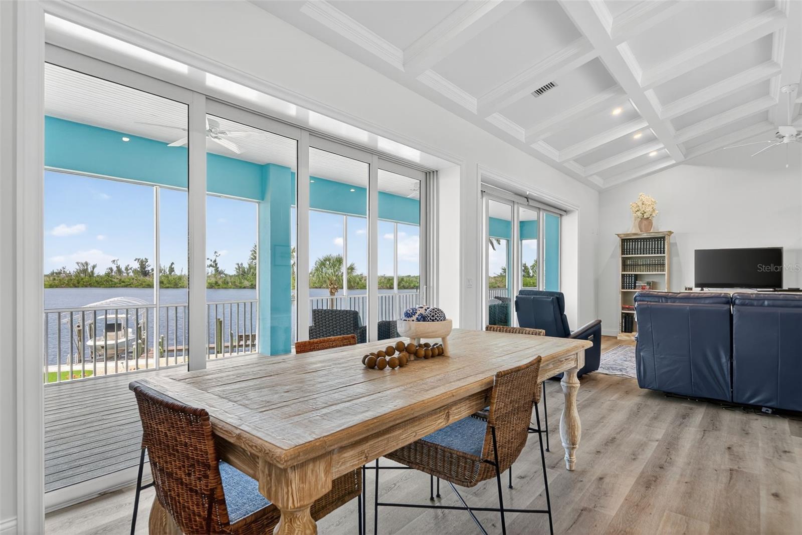 D6143762 Property Photo