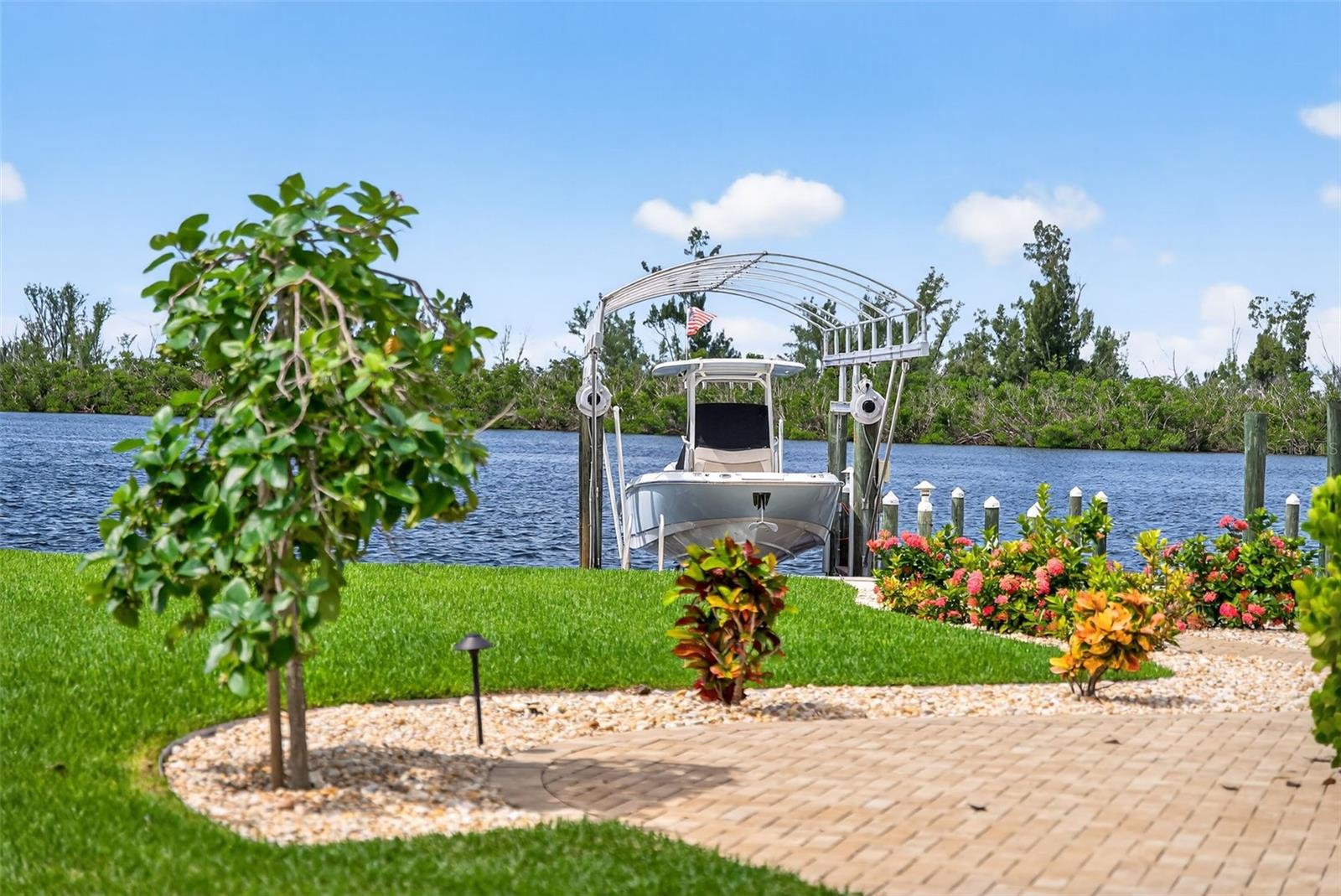 D6143762 Property Photo