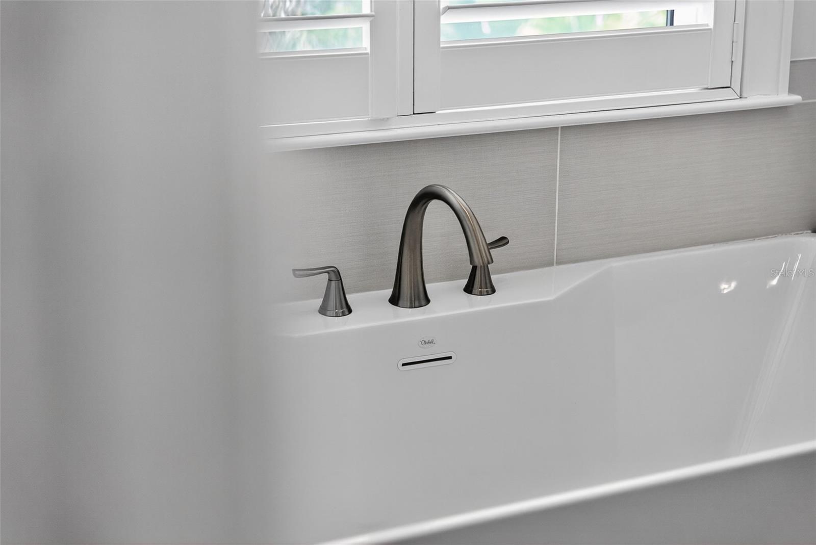 D6143762 Property Photo