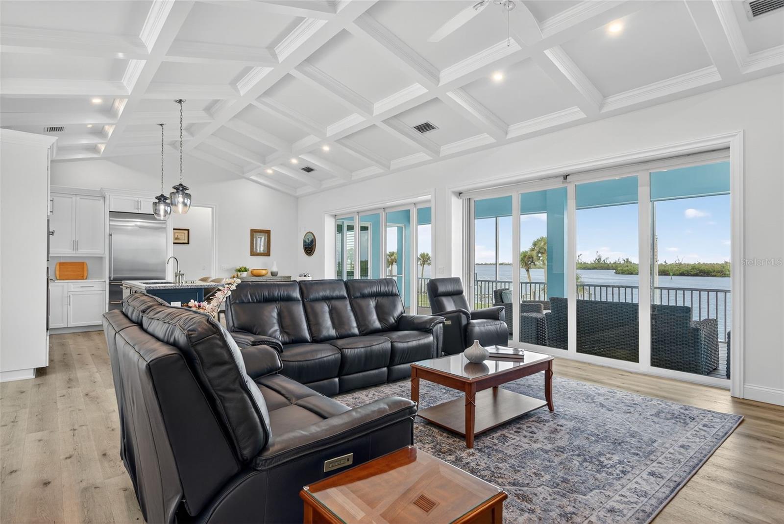 D6143762 Property Photo