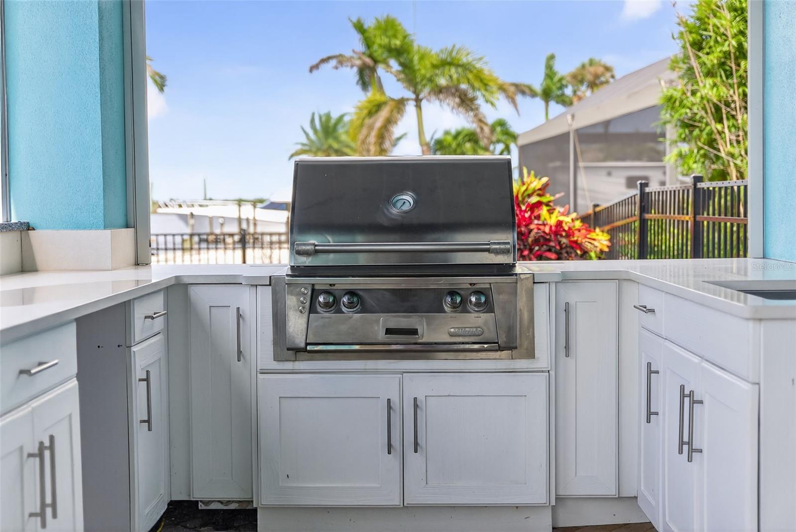 D6143762 Property Photo