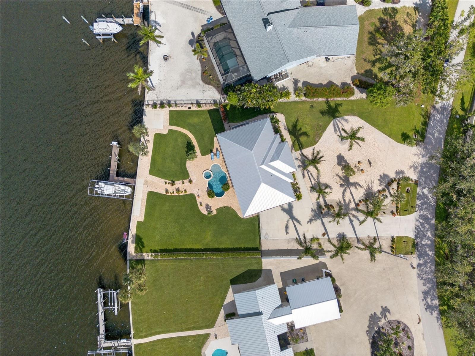 D6143762 Property Photo