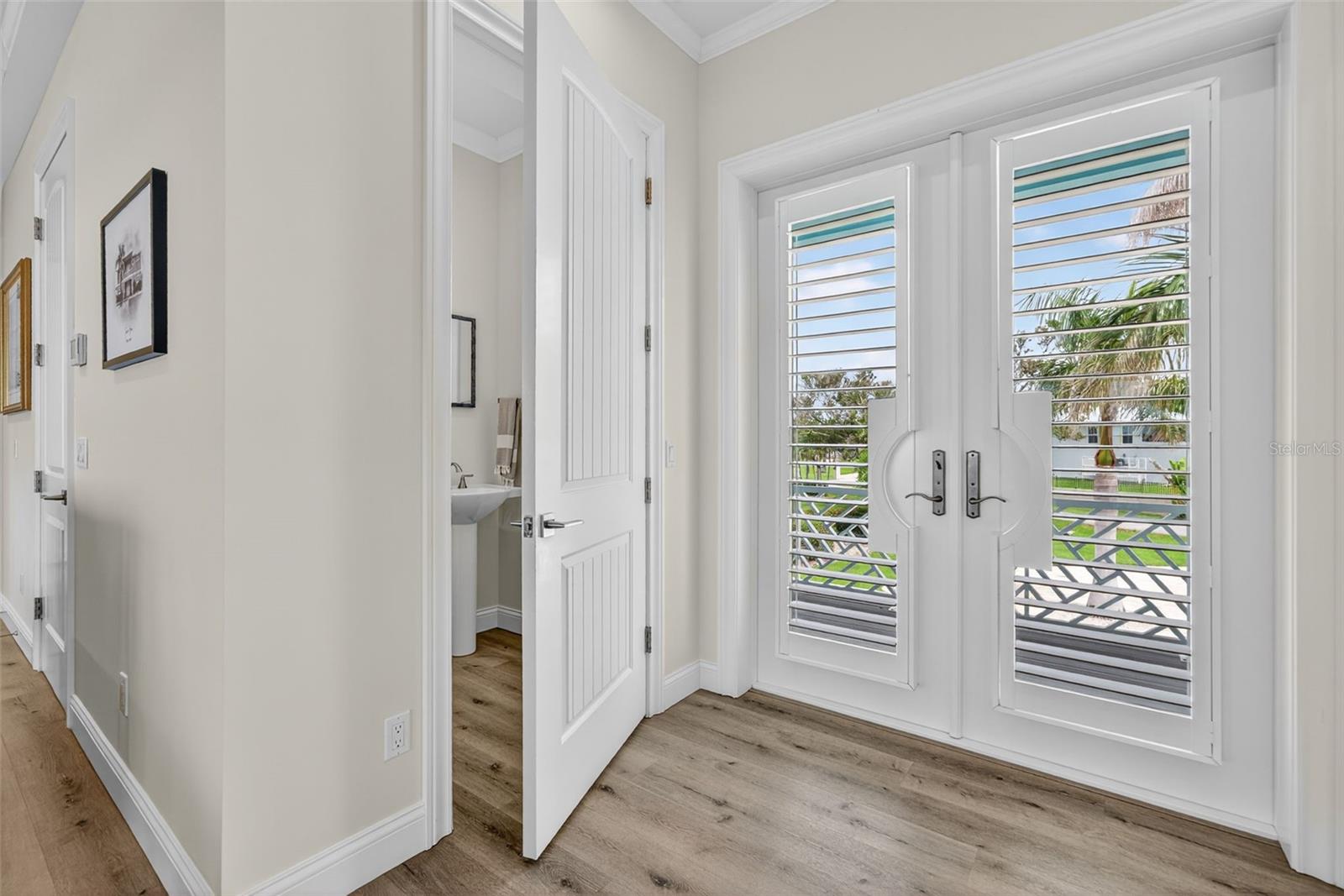 D6143762 Property Photo