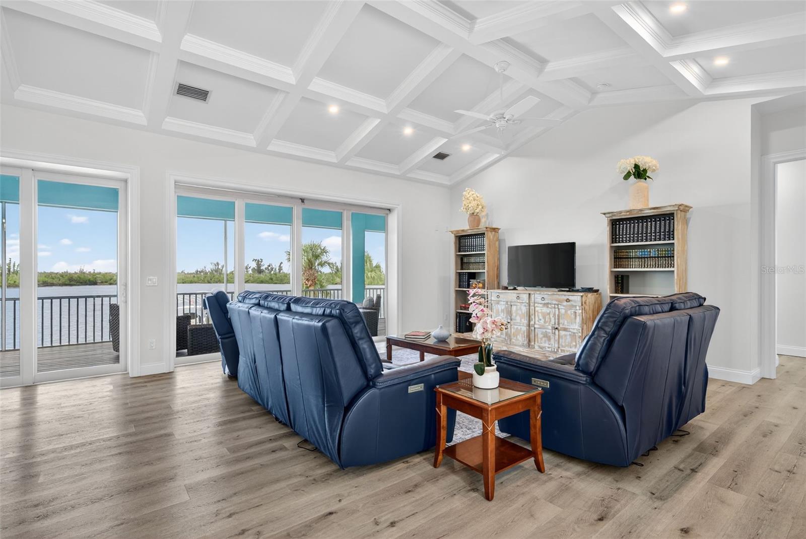 D6143762 Property Photo