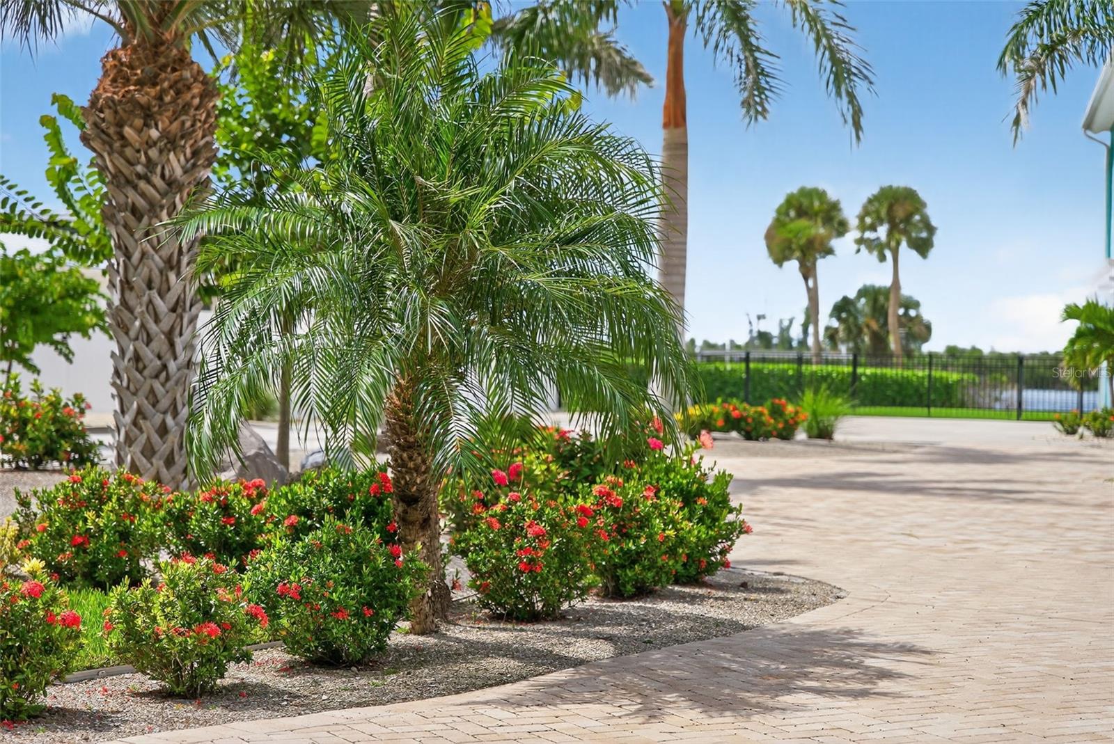 D6143762 Property Photo