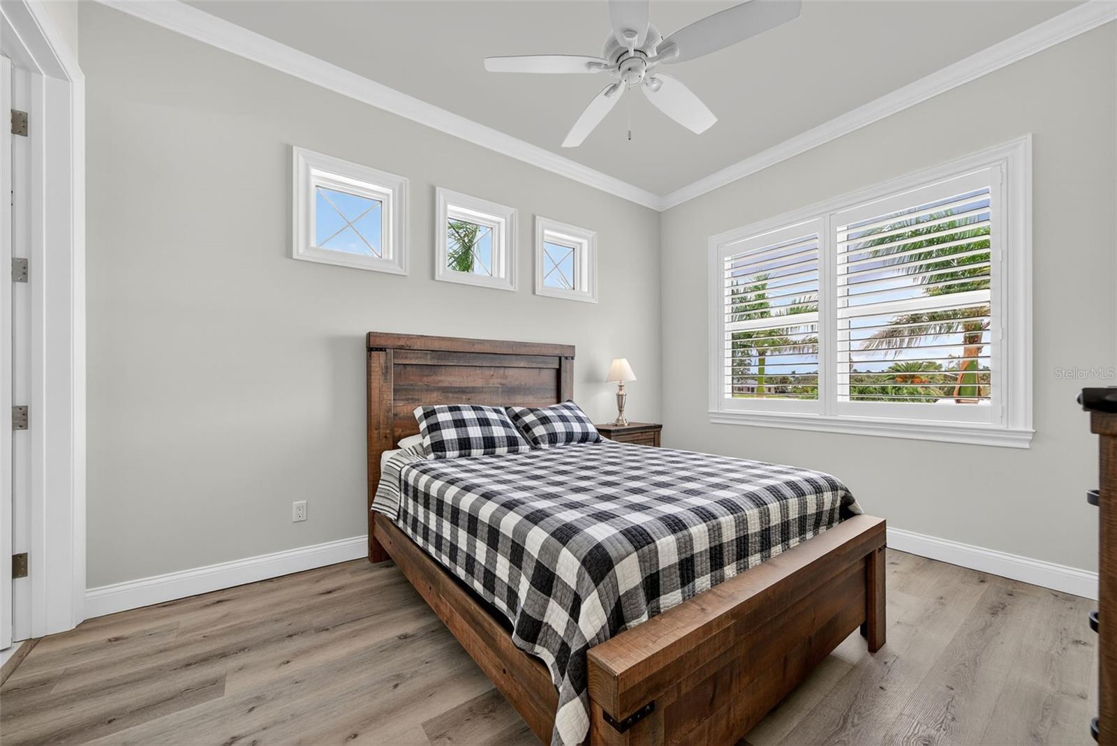 D6143762 Property Photo