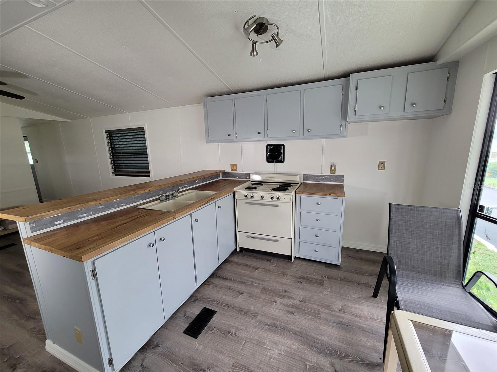 TB8426671 Property Photo