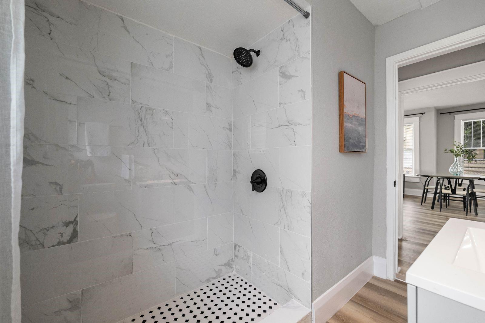 1010 E LAKE AVE, TAMPA, FL, 33605