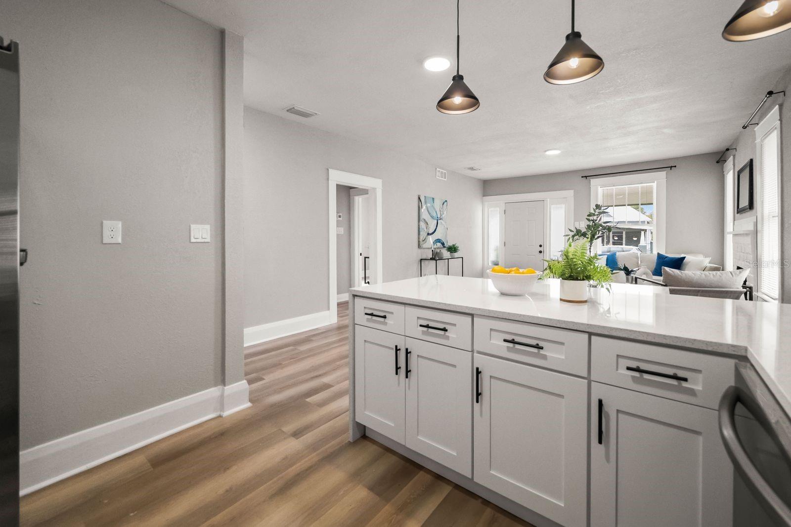 1010 E LAKE AVE, TAMPA, FL, 33605