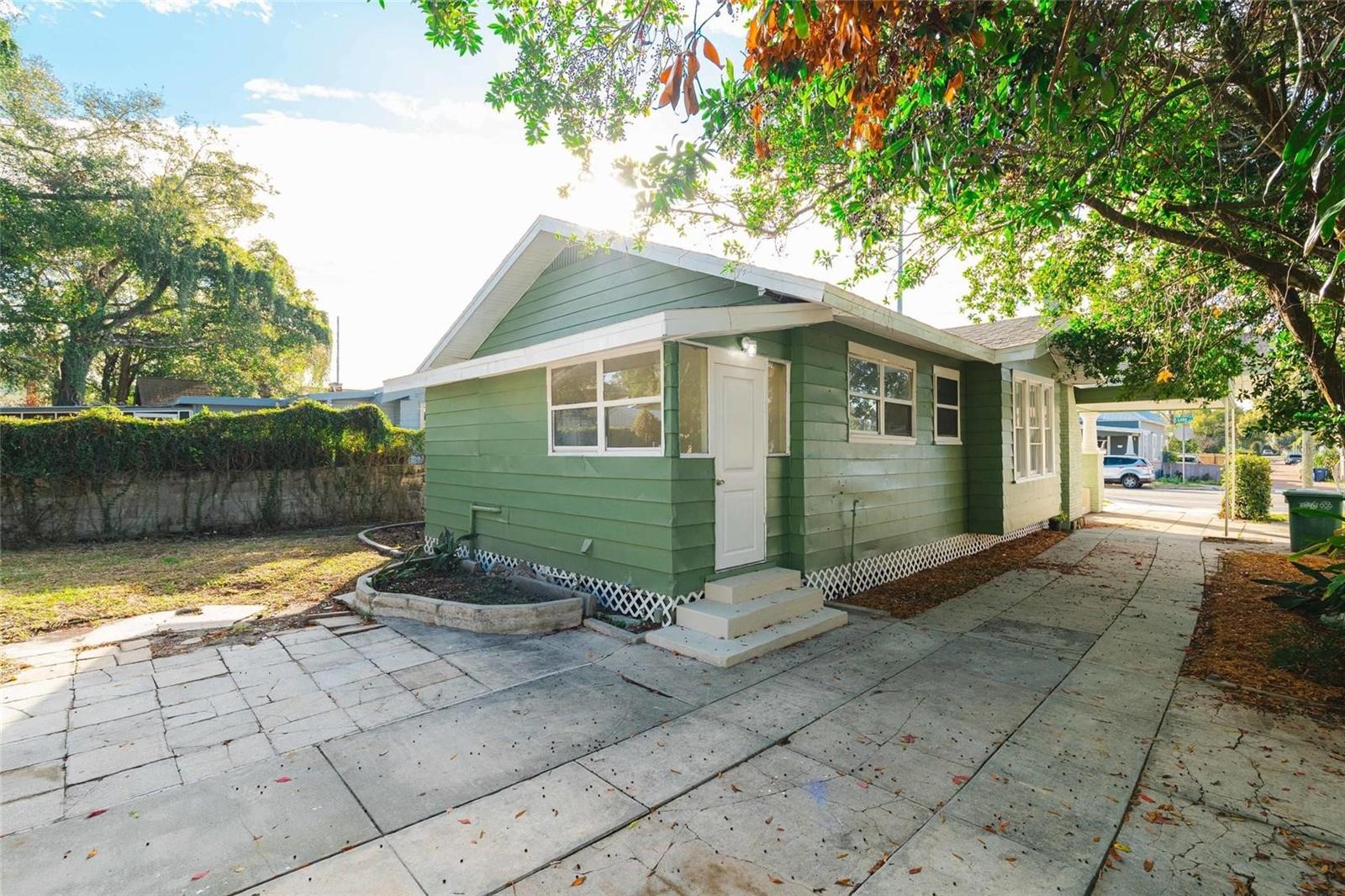 1010 E LAKE AVE, TAMPA, FL, 33605