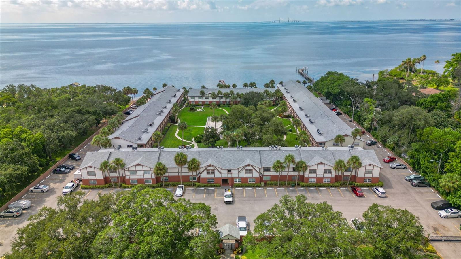 650 PINELLAS POINT DR S #218, ST PETERSBURG, FL, 33705