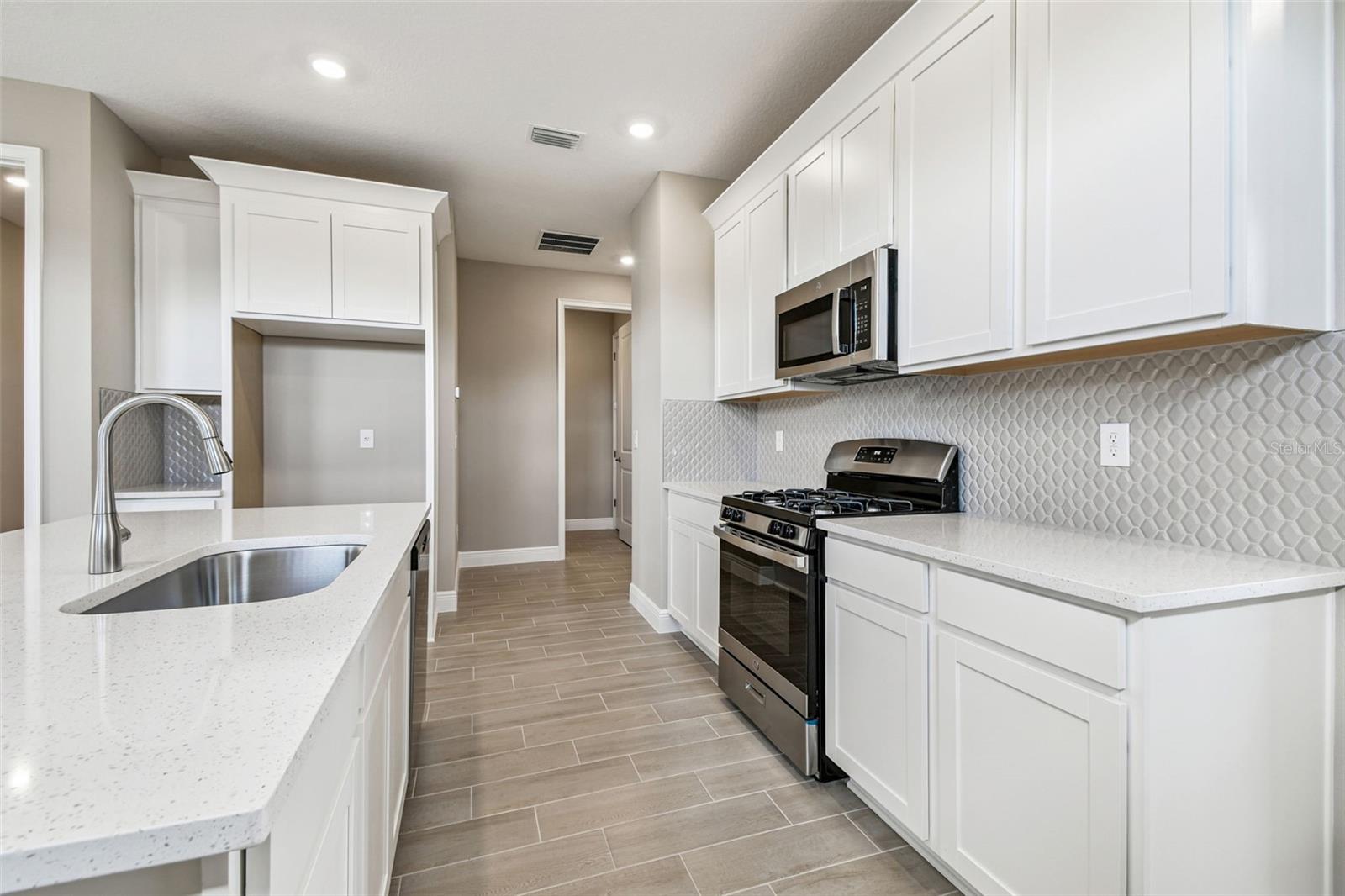 3766 NANDINA CIR, SUN CITY CENTER, FL, 33573