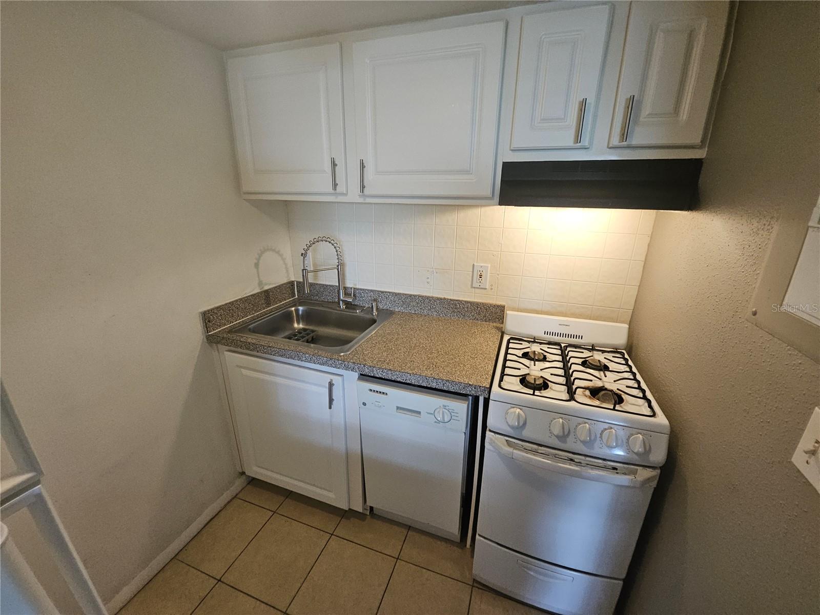 O6343655 Property Photo