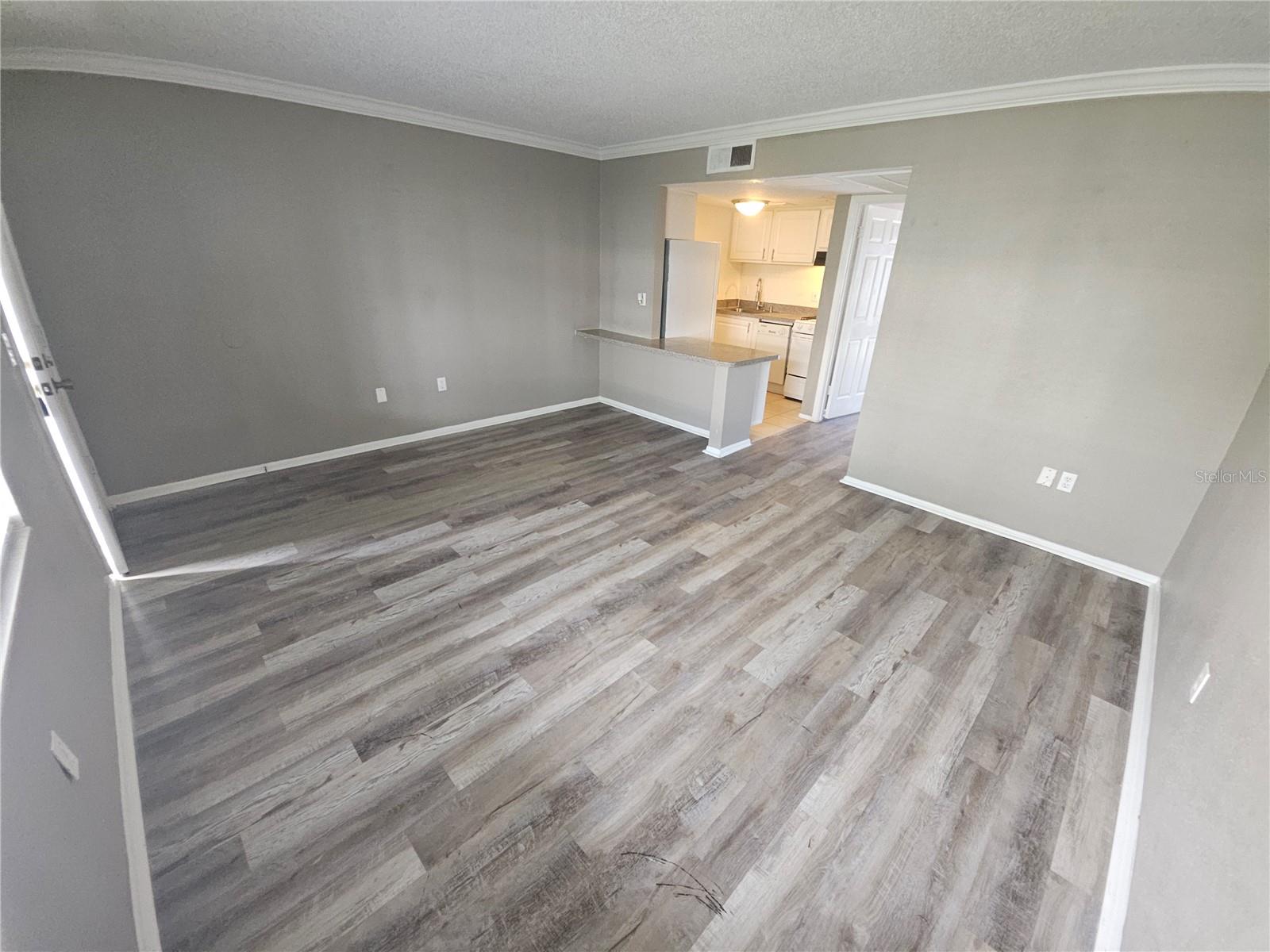 O6343655 Property Photo