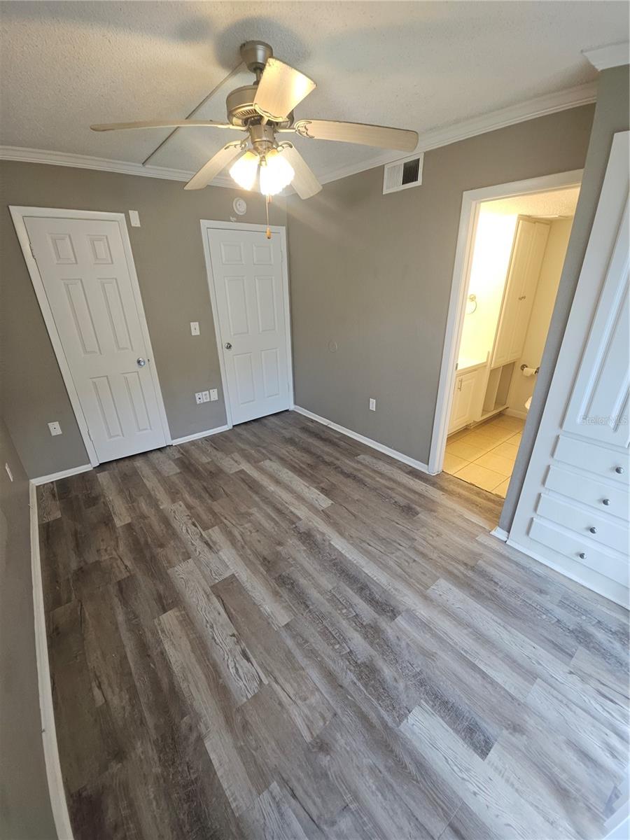 O6343655 Property Photo