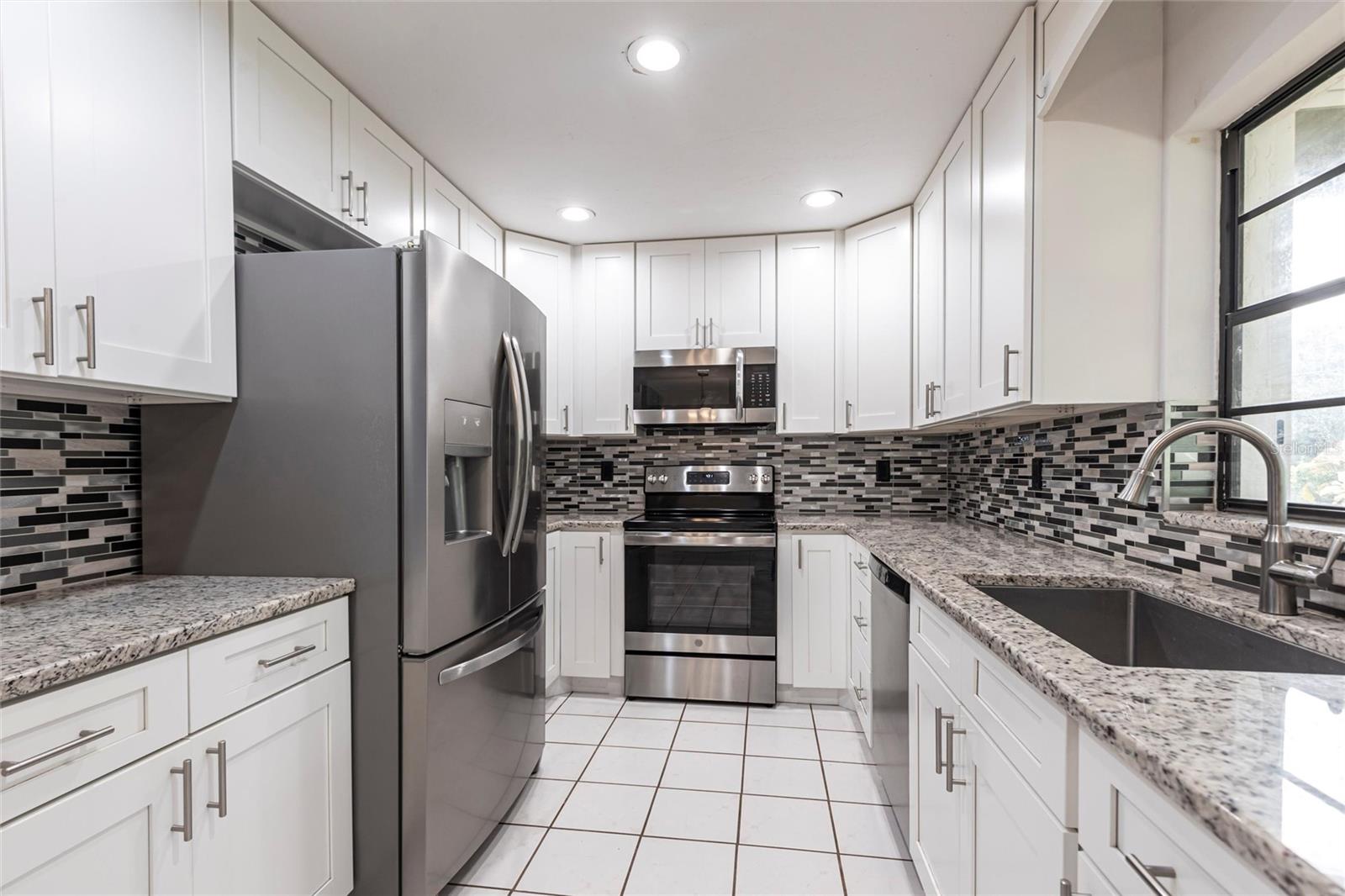 5846 DEER HOLLOW LN E, SARASOTA, FL, 34232