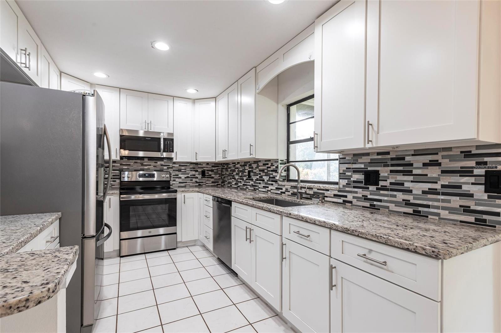 5846 DEER HOLLOW LN E, SARASOTA, FL, 34232