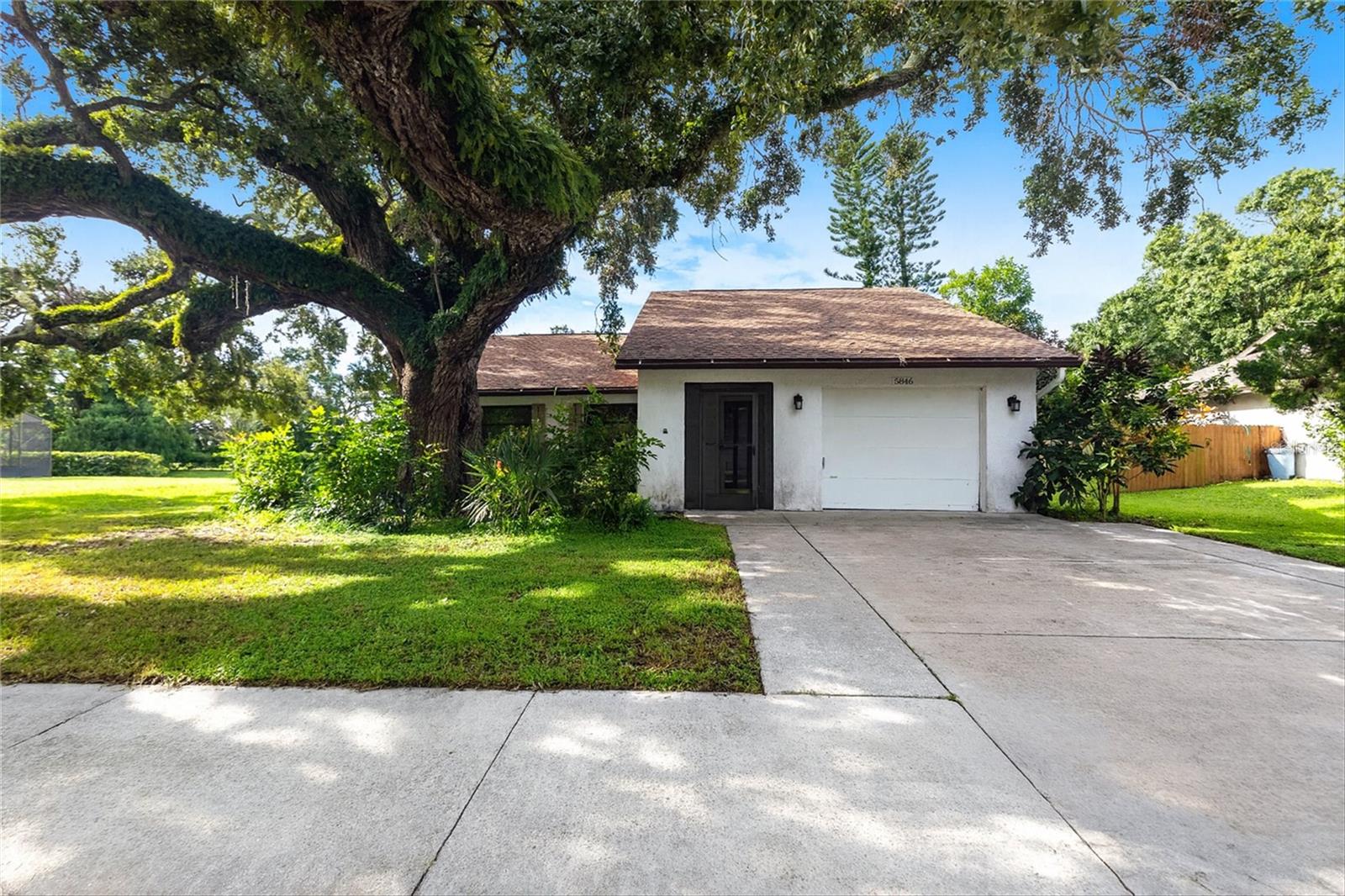 5846 DEER HOLLOW LN E, SARASOTA, FL, 34232