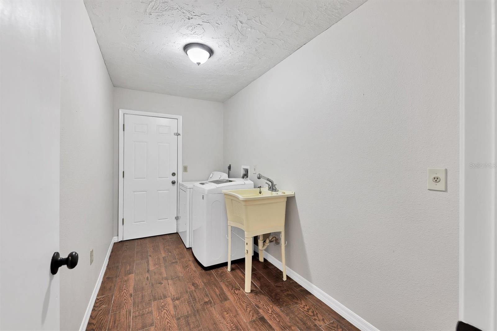 A4664893 Property Photo