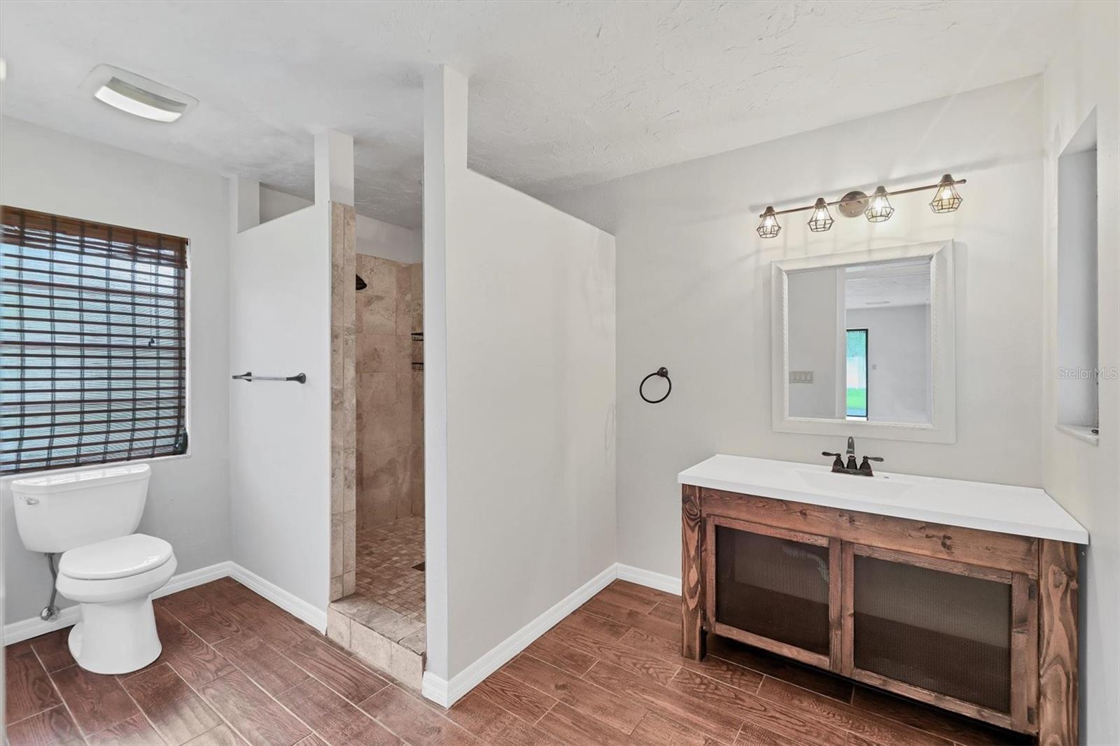 A4664893 Property Photo