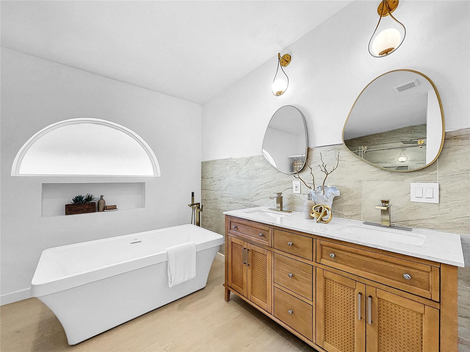 TB8427022 Property Photo