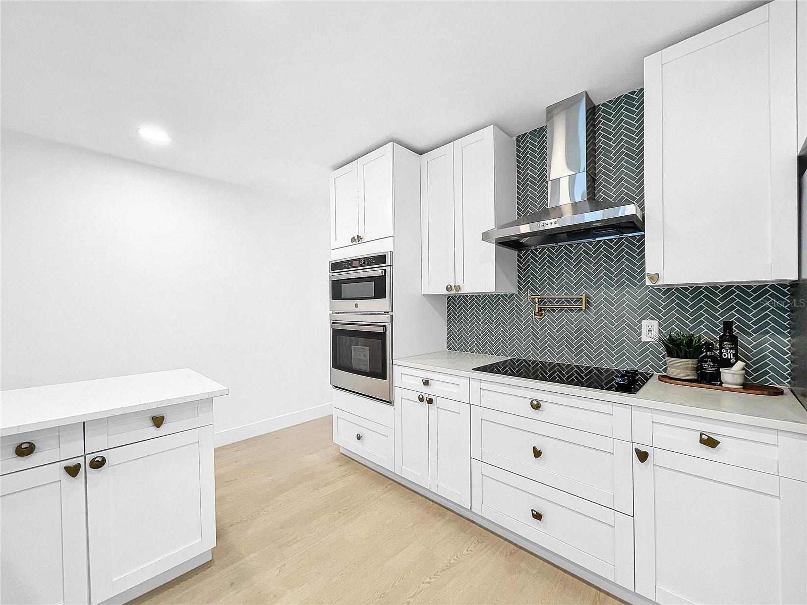 TB8427022 Property Photo