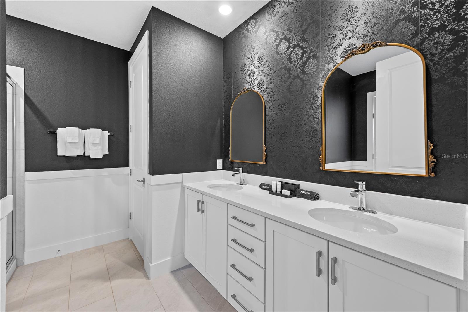 O6343881 Property Photo