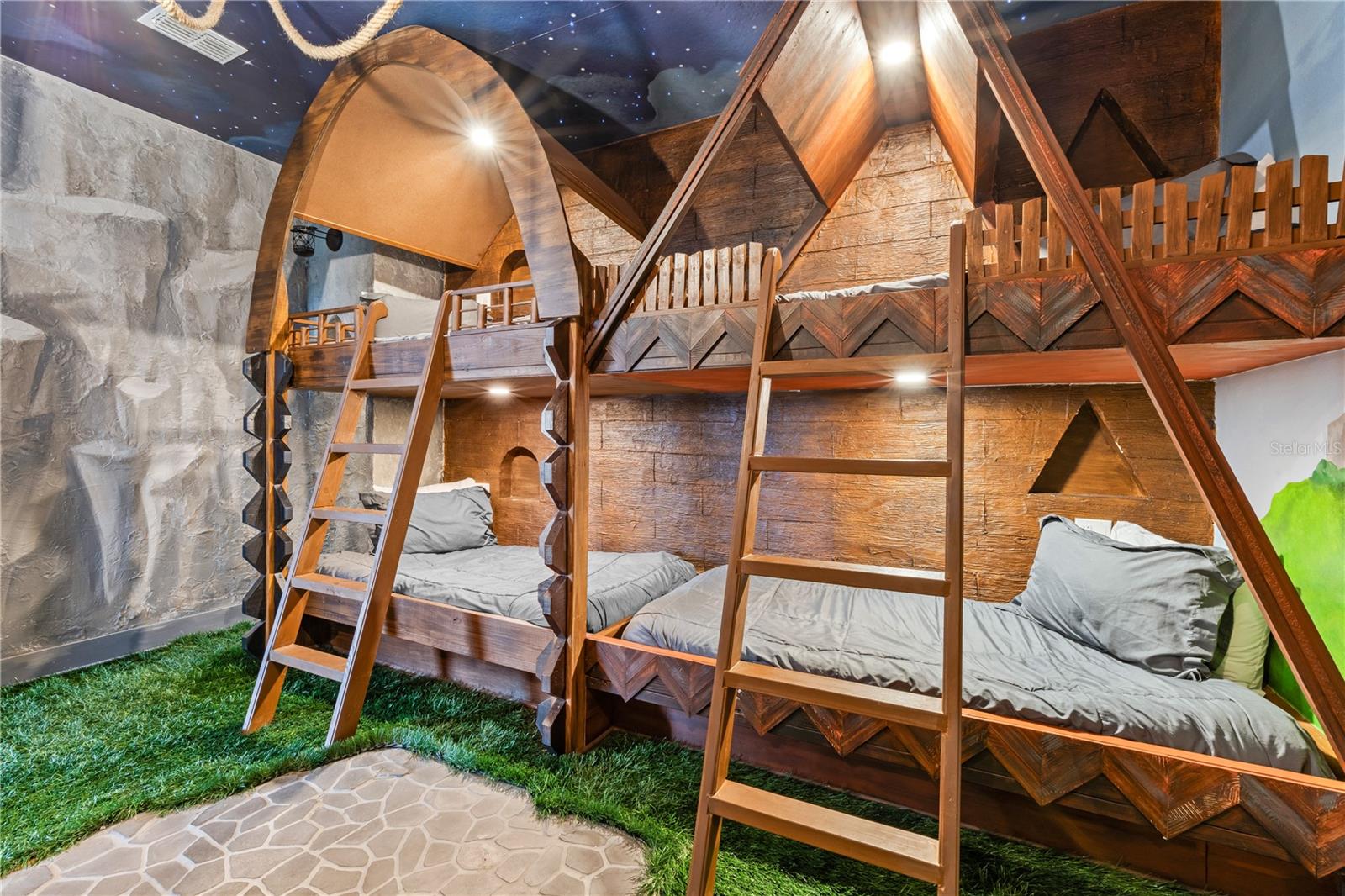 O6343881 Property Photo