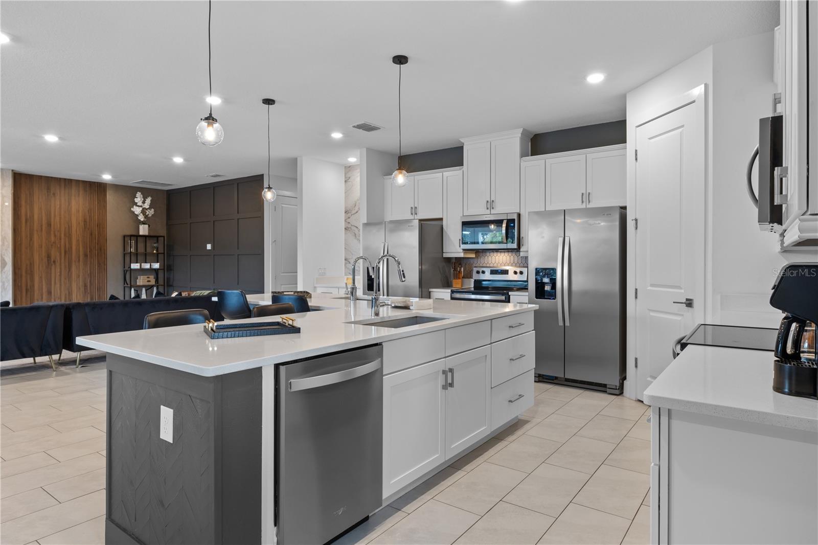 O6343881 Property Photo